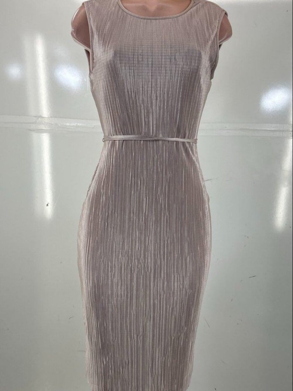 Anne Klein Ballet Beige Shimmer Pleated Belted Keyhole Dress Size 8 NWT